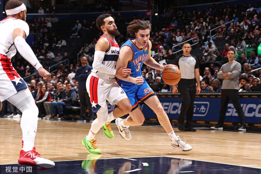 人背景及财 人背景及财